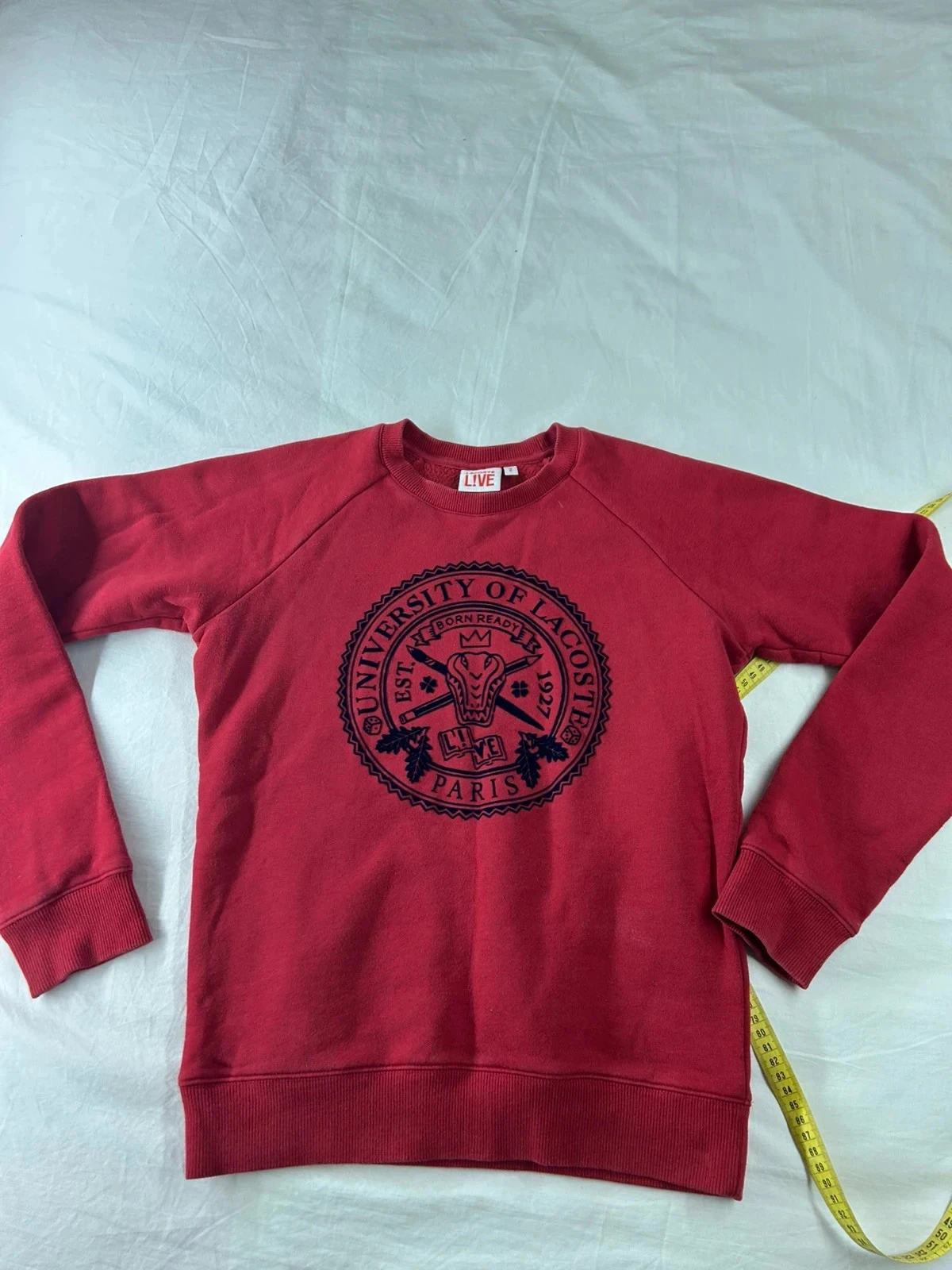 Sweat rouge à motifs vintage Lacoste live